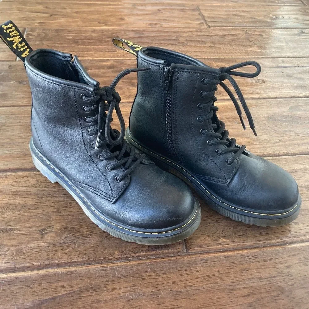 Dr. Doc Martens 1460 J  Black Smooth Leather Boots Big Kid Sz 3 Chunky Combat